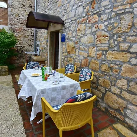 Fiorela 1 By Interhome Poreč