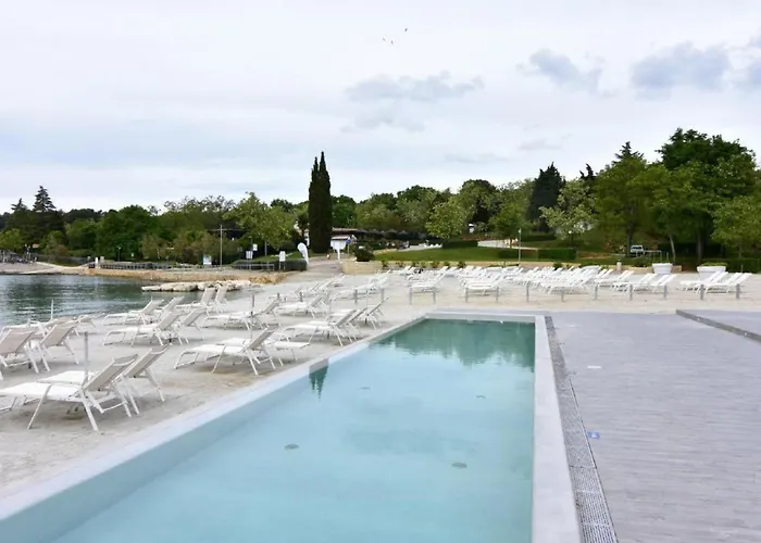 Fiorela 1 By Interhome Poreč