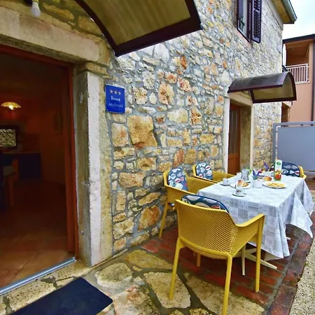 Fiorela 1 By Interhome Poreč
