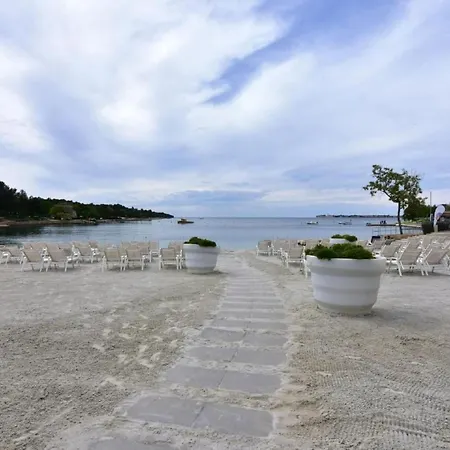 Fiorela 1 By Interhome Porec