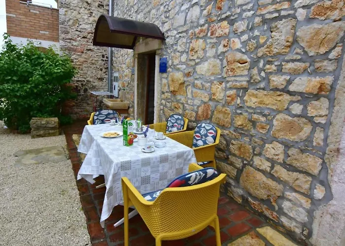 Fiorela 1 By Interhome Porec