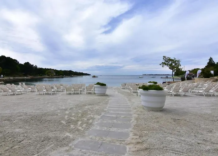 Fiorela 1 By Interhome Poreč